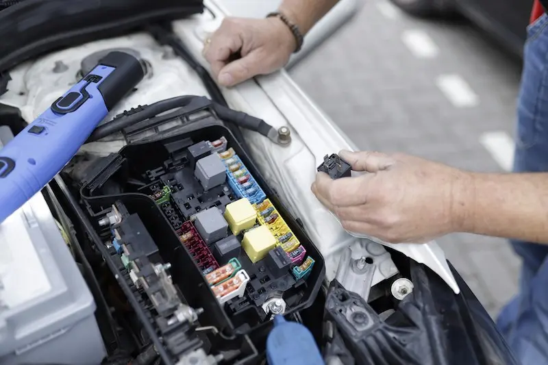 reparacion electronica coche terrassa
