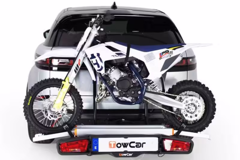 Montaje de portamotos Towcar en Terrassa